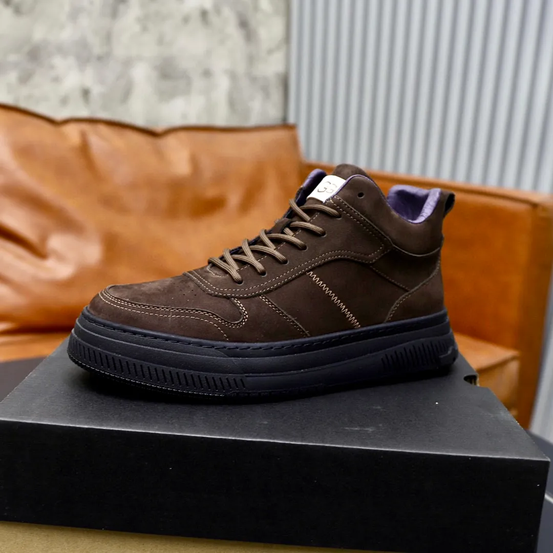 Ex-factory price: 640💰Thick wool imported from Australia Brand: UGG genuine purchasing agent Size: 38-44 Grade: Official website 1:1 Material: First layer of genuine leather waterproof and antifreeze upper Real wool lining Original non-slip soft wear-resistant outsole Style category: Men's casual shoes Trendy style Comfortable on the feet Color: Official website color synchronization